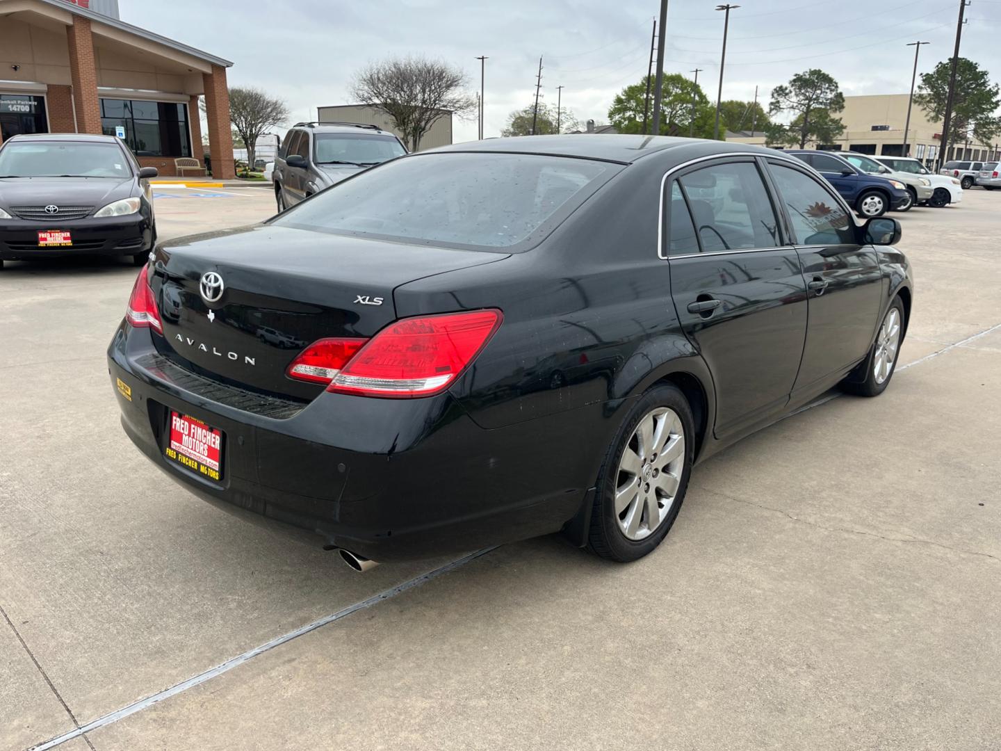 2006 Black /TAN Toyota Avalon Limited (4T1BK36B66U) with an 3.5L V6 DOHC 24V engine, 5-Speed Automatic Overdrive transmission, located at 14700 Tomball Parkway 249, Houston, TX, 77086, (281) 444-2200, 29.928619, -95.504074 - Photo#6